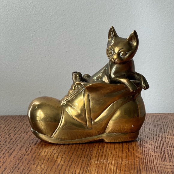 vintage brass cat in a brass boot - Picture 3 of 6